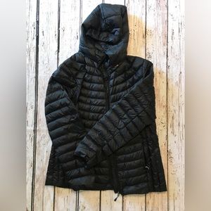 Lightweight hooded down jacket - size Large
